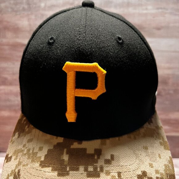 New Era 39THIRTY Pittsburgh Pirates Black Camo Brim Snapback Hat Small-Medium - Picture 2 of 13